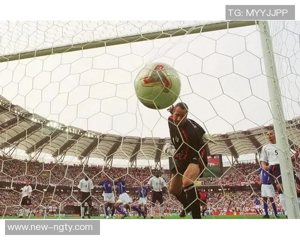 掌握足球吊门技巧的秘诀与训练方法分享